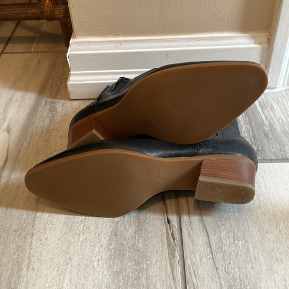 Cole Haan bootie size 6 1/2 black leather - Picture 4 of 5